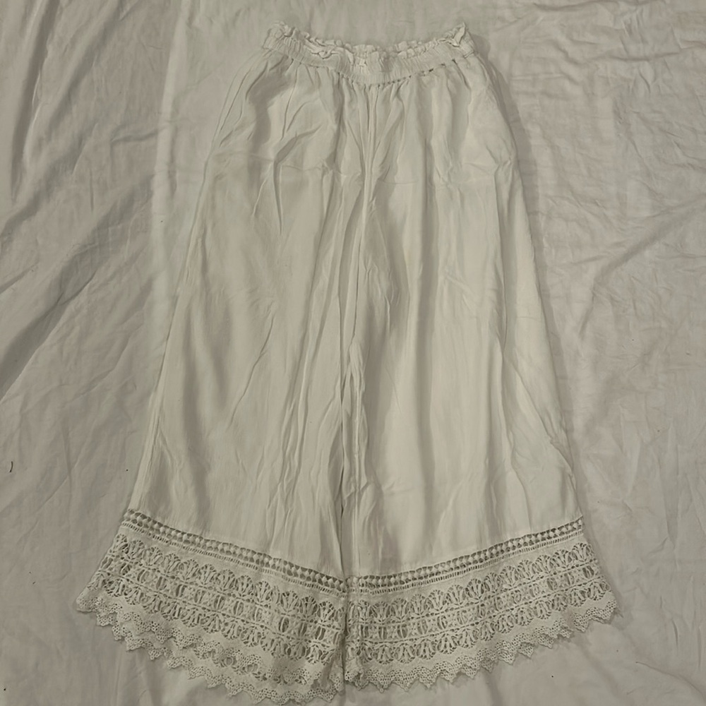 American Eagle White elastic waistband pants with pockets